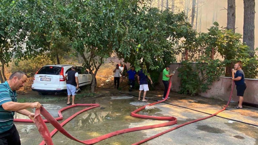 Antalya’da Ormanlık Alanda Yangın Paniği