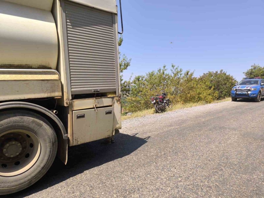 Gazipaşa’da Yangınla Mücadele Eden Vatandaş, Su Tankerinin Altında Kaldı