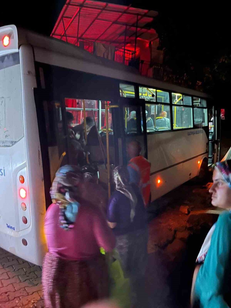 Gazipaşa’da Yangın Sebebiyle Bir Mahalle Tedbir Amaçlı Tahliye Edildi