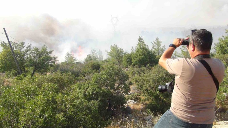 Mersin’deki Orman Yangınına 3 Helikopter Ve Arazözlerle Müdahale Ediliyor