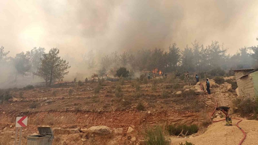 Vali Toros, Silifke’deki Yangın Söndürme Çalışmalarını Yakından Takip Etti