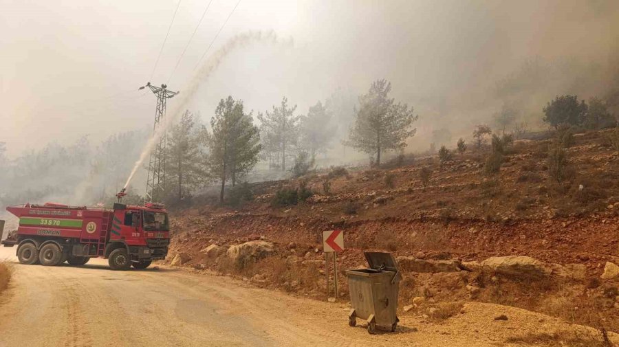 Vali Toros, Silifke’deki Yangın Söndürme Çalışmalarını Yakından Takip Etti
