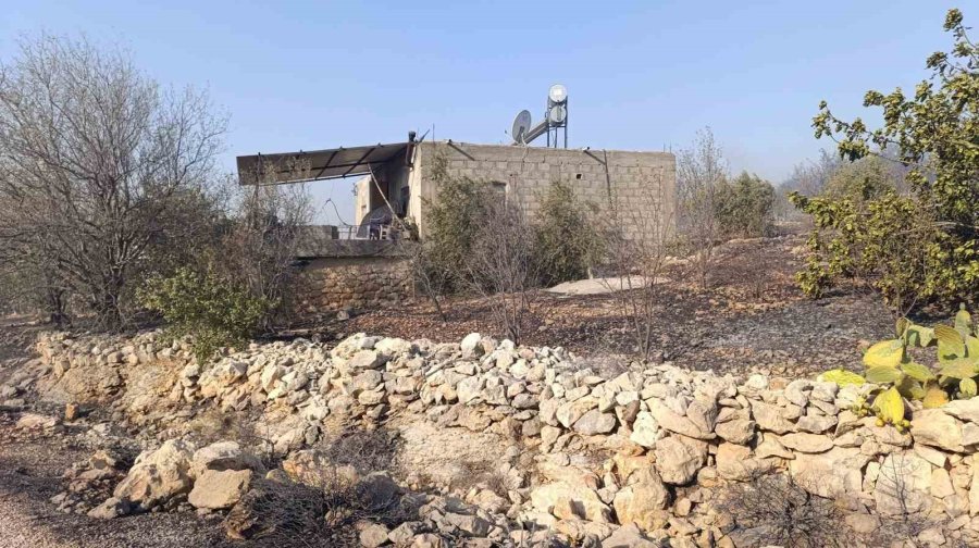 Mersin’deki Orman Yangını Nedeniyle 3 Mahalle Boşaltıldı