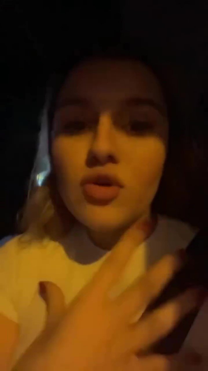 Uçağın Kargo Bölümüne Verdiği Evcil Hayvanlarını Teslim Alınca Çılgına Döndü