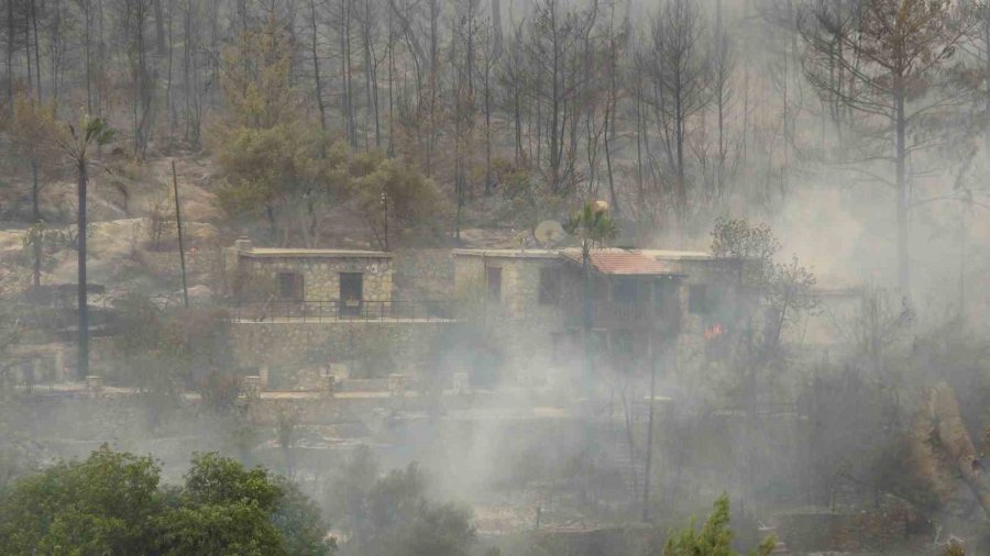 Silifke’deki Orman Yangınıyla Mücadele Devam Ediyor: 526 Personel Sahada