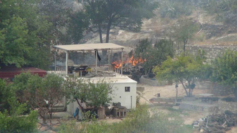 Silifke’deki Orman Yangınıyla Mücadele Devam Ediyor: 526 Personel Sahada