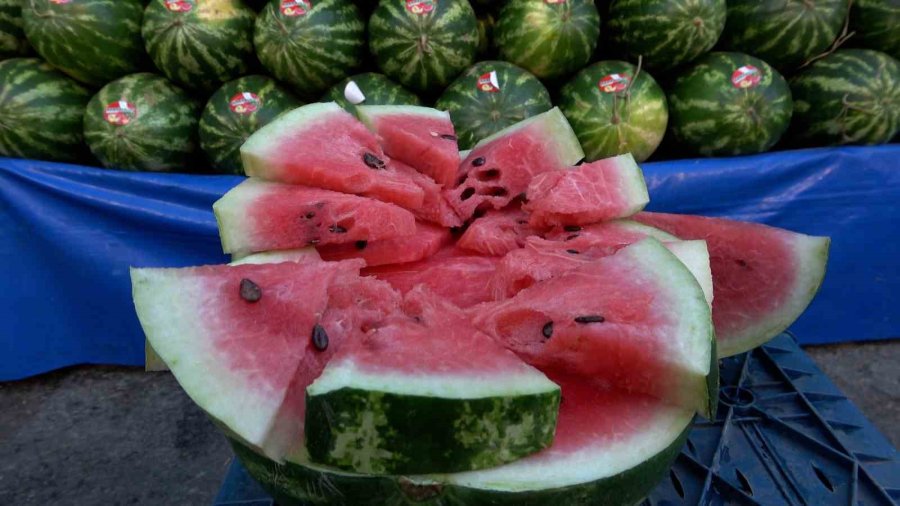 Karpuzun Yıkanmadan Kesilmesi "salmonella" Riskini Artırıyor