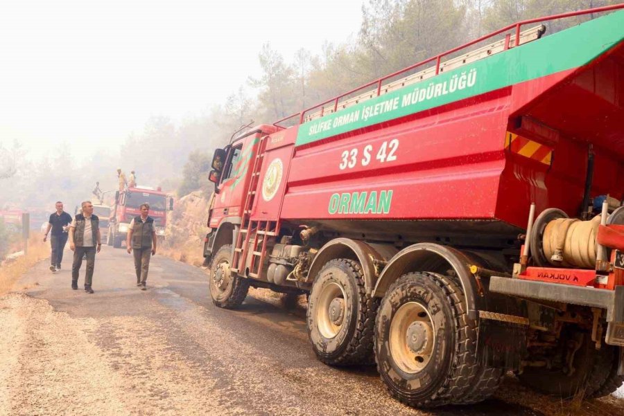 Silifke’deki Orman Yangınıyla Mücadele Devam Ediyor: 526 Personel Sahada