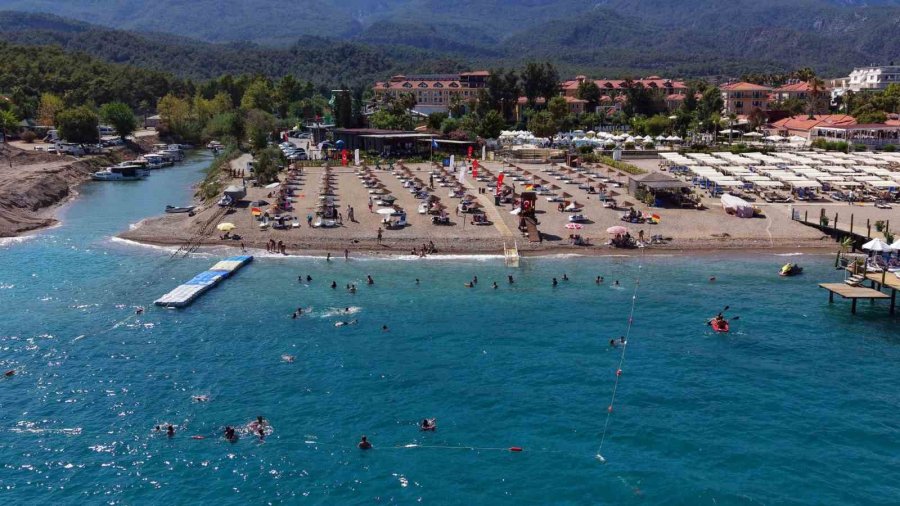 Antalya Tüm Zamanların Günlük Turist Rekorunu Kırdı