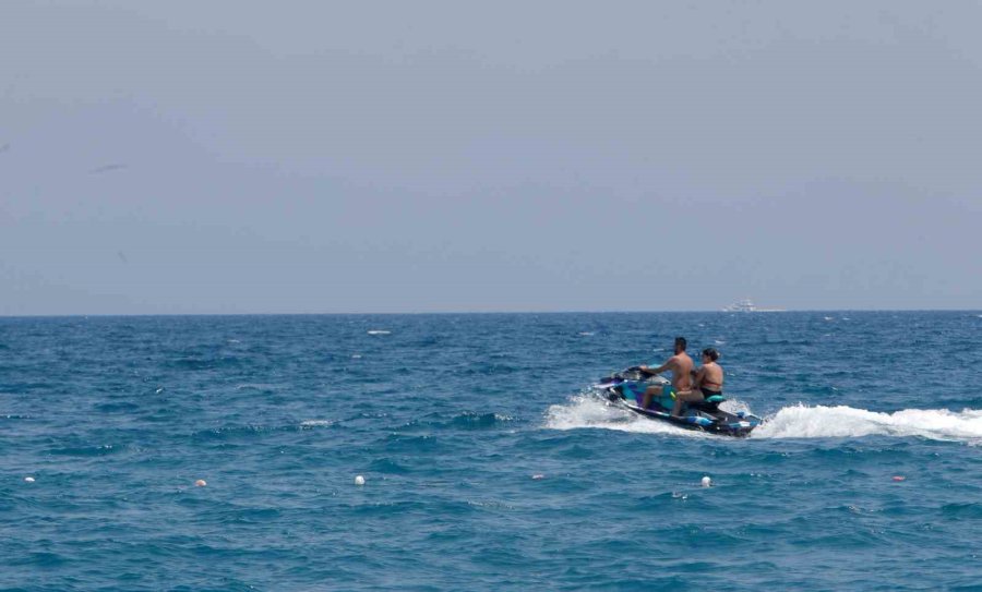 Antalya’da Hava Sıcaklığı 37, Deniz Suyu 32 Derece Oldu