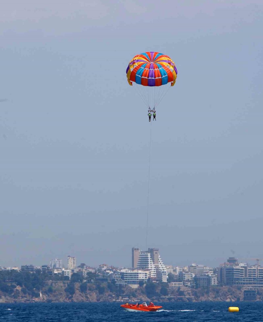 Antalya’da Hava Sıcaklığı 37, Deniz Suyu 32 Derece Oldu