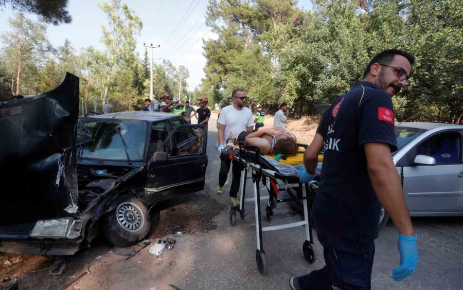 Antalya’da Piknik Dönüşü Feci Kaza: 3 Yaralı