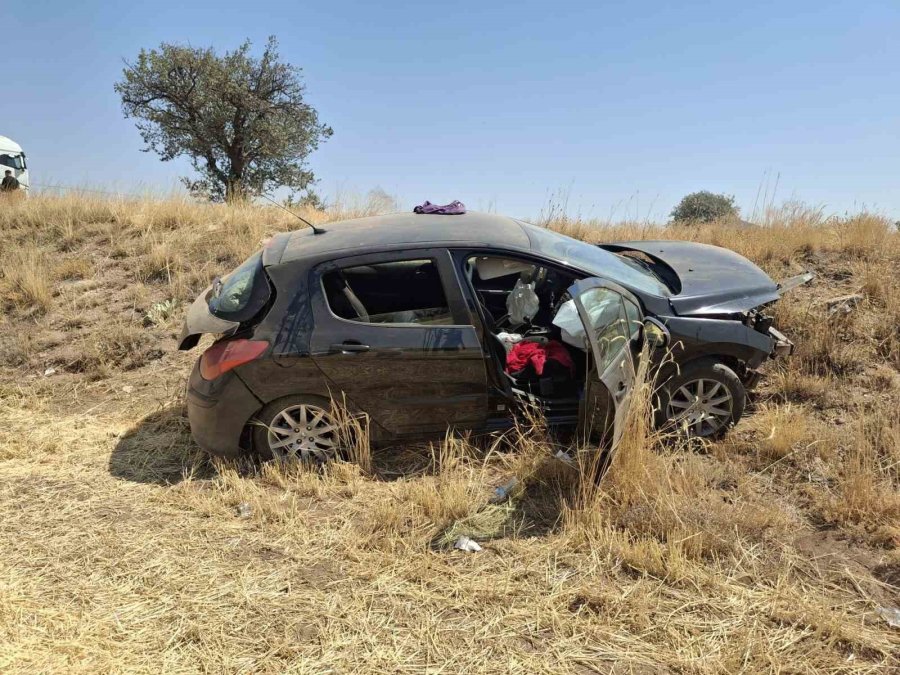 Konya’da Kontrolden Çıkan Otomobil Ekin Tarlasına Savruldu: 4 Yaralı