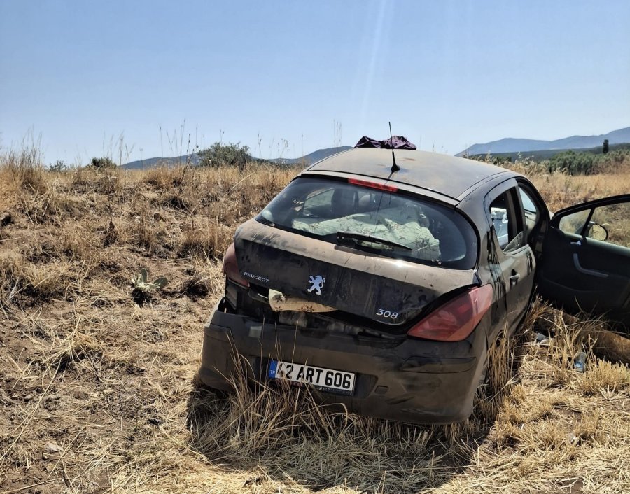 Konya’da Kontrolden Çıkan Otomobil Ekin Tarlasına Savruldu: 4 Yaralı