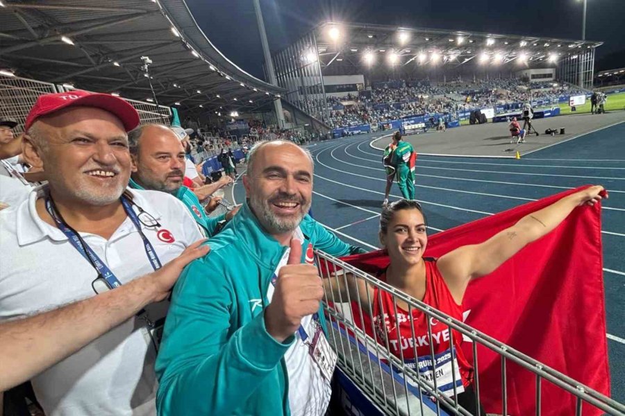 Alkü’nün Altın Kızı Esra Türkmen Dünya Zirvesinde