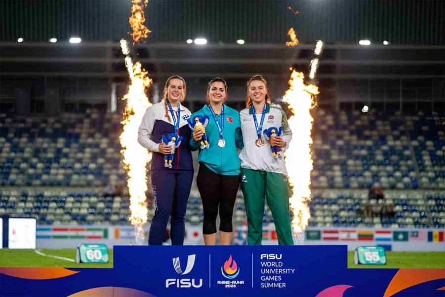 Alkü’nün Altın Kızı Esra Türkmen Dünya Zirvesinde