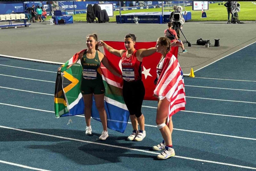 Alkü’nün Altın Kızı Esra Türkmen Dünya Zirvesinde