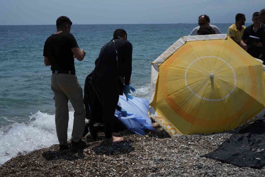 Konyaaltı Sahili’nde Vücudunda Kesikler Bulunan Erkek Cesedi Bulundu