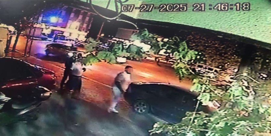 Yola Fırlayan Çocuğa İki Otomobil Çarptı