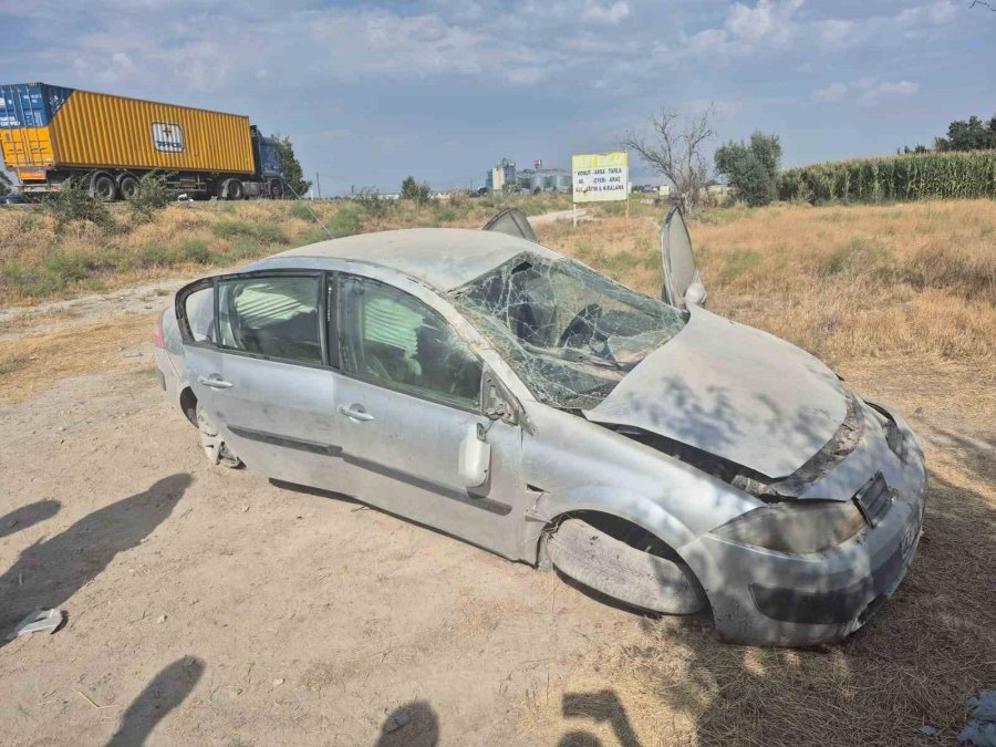 Konya’da Otomobil Şarampole Devrildi: 3 Yaralı