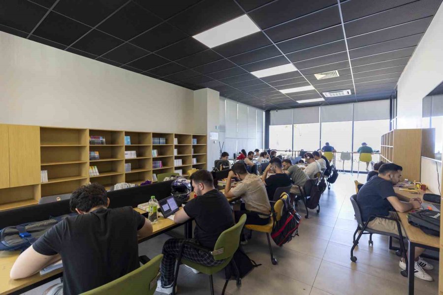Mersin’de Okuma Salonları Yaz Boyunca Hizmette