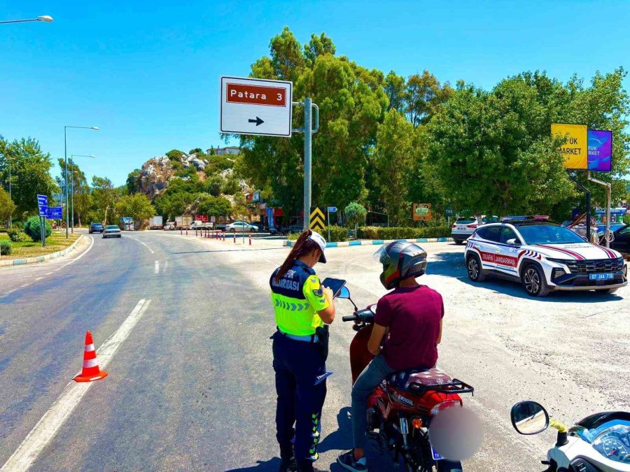 Antalya’da 3 Bini Aşkın Motosiklet Denetlendi, 80 Araç Trafikten Men Edildi