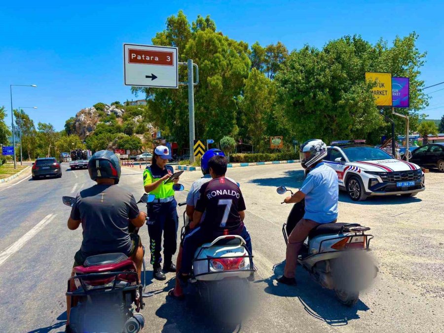 Antalya’da 3 Bini Aşkın Motosiklet Denetlendi, 80 Araç Trafikten Men Edildi
