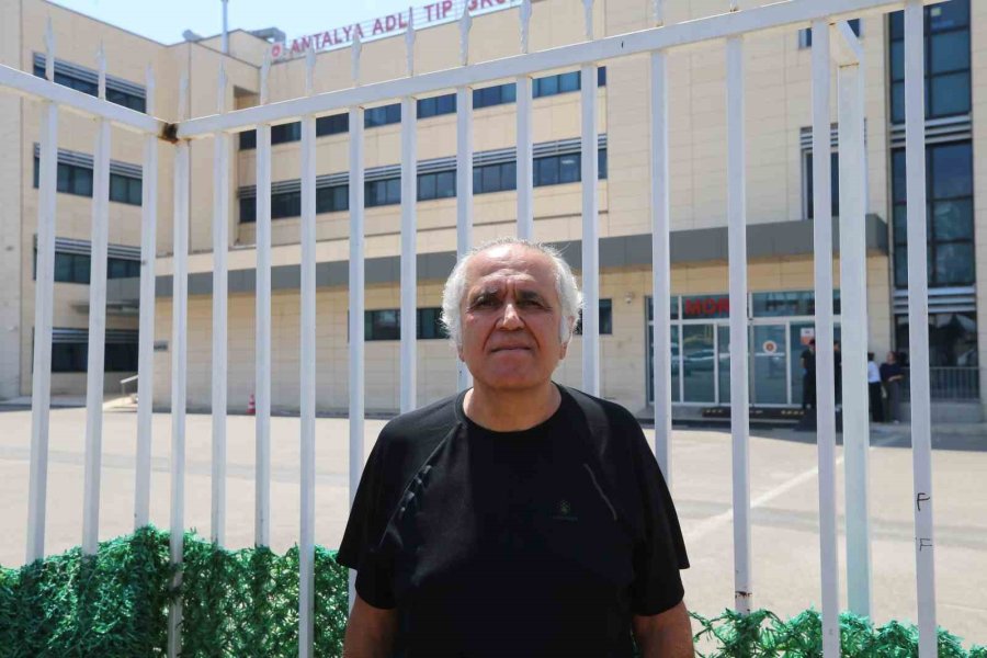 Baba İle Oğlunun Hayatını Kaybettiği Aynı Kaldırımda Yürürken Aracın Çarptığı Genç Hayatını Kaybetti