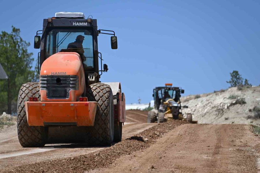 Mut’ta 9 Mahalleyi Birbirine Bağlayan Grup Yolu Genişletildi