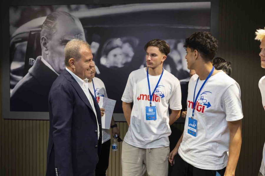 Seçer, Oberhausen’den Gelen Öğrencilerle Buluştu