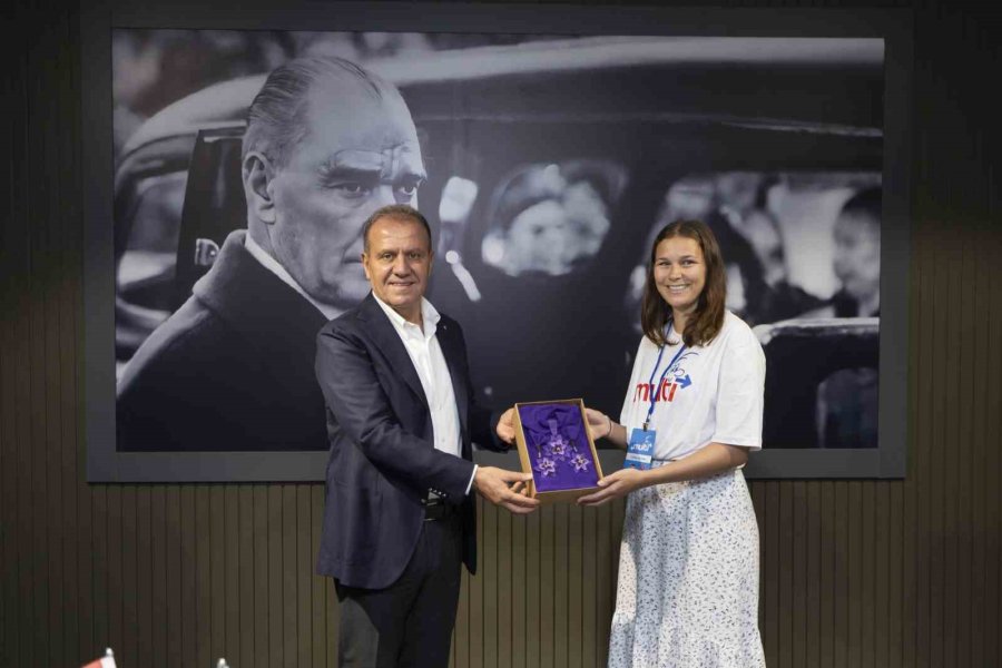 Seçer, Oberhausen’den Gelen Öğrencilerle Buluştu