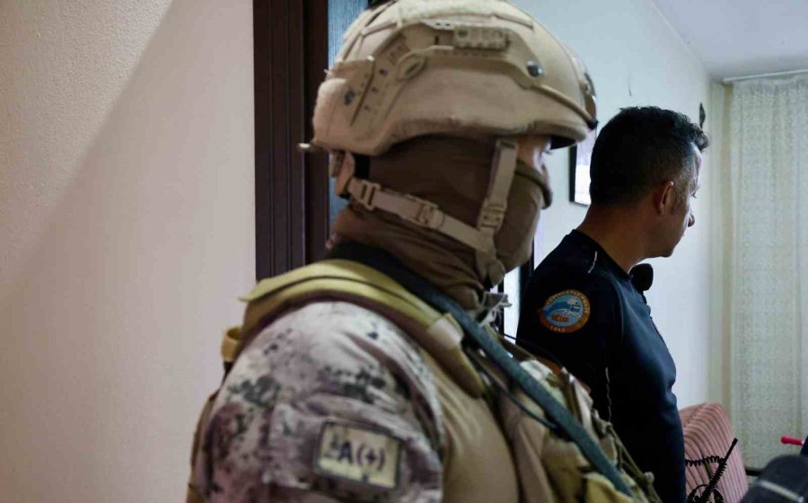 Mersin’de Suç Örgütüne Şafak Operasyonu: 18 Gözaltı