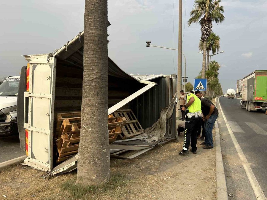 Tarsus’ta Trafik Kazası: 2 Yaralı