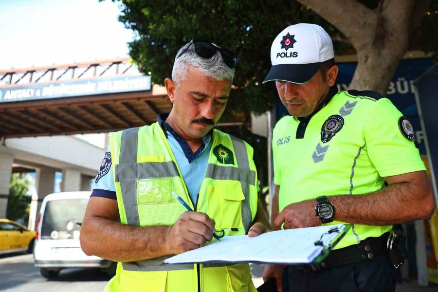Antalya’da Otobüs Ve Taksilere Sıkı Denetim