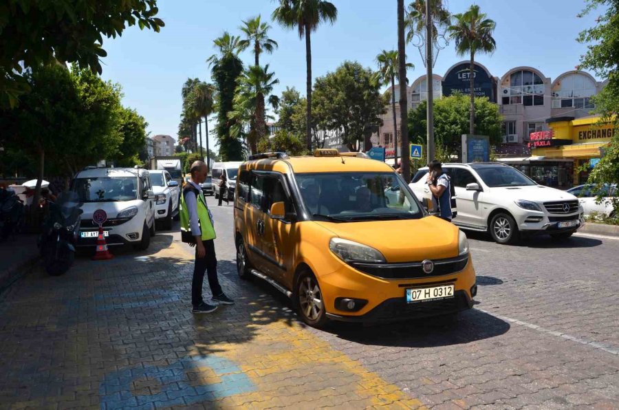 Antalya’da Otobüs Ve Taksilere Sıkı Denetim