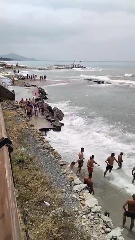 Boğulma Tehlikesi Geçiren Genç İçin Seferber Oldular