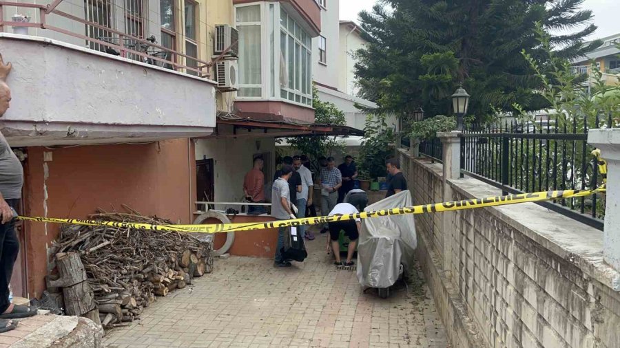 Alanya’da Evinin Önünde Ölü Bulundu