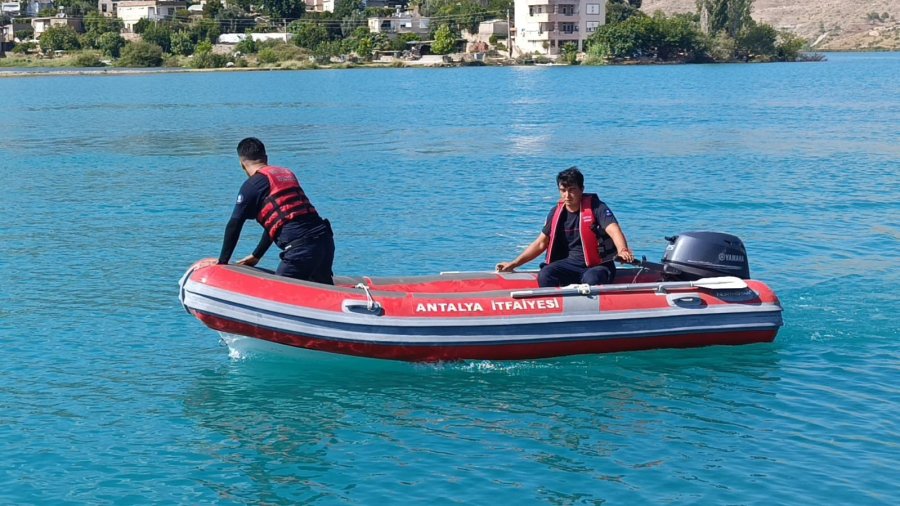 Yeğeninin Düşen Terliğini Almak İçin Girdiği Baraj Gölünde Kayboldu