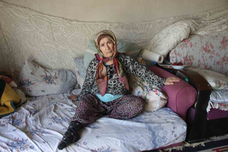 Yangında Depoda Sakladıkları 90 Bin Tl Kül Olan Aile Merkez Bankası’na Başvurdu