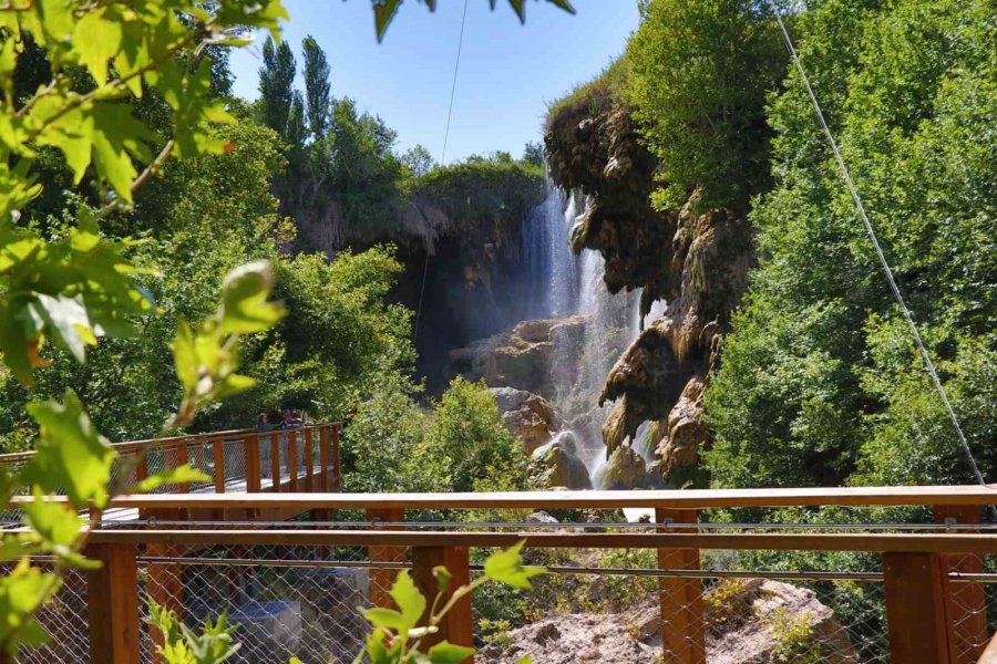 Konya’daki Yerköprü Şelalesi Yaz Sıcaklarında Serinliğin Adresi Oluyor