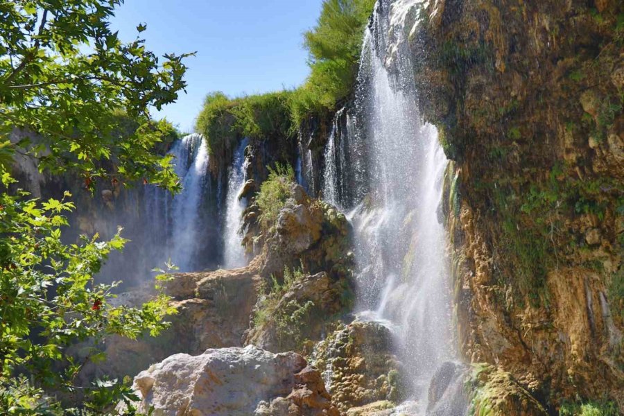 Konya’daki Yerköprü Şelalesi Yaz Sıcaklarında Serinliğin Adresi Oluyor