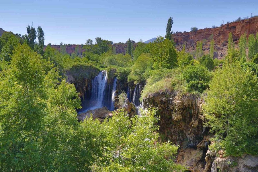 Konya’daki Yerköprü Şelalesi Yaz Sıcaklarında Serinliğin Adresi Oluyor