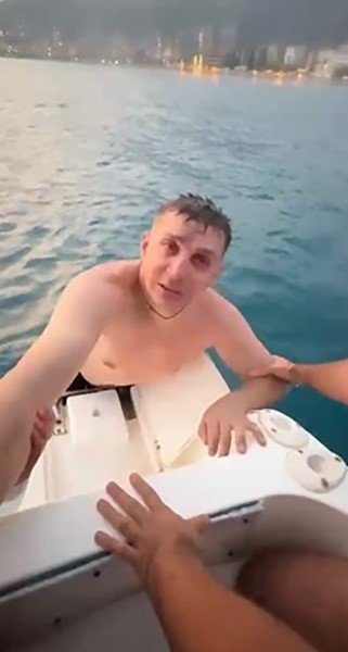 Alanya’da Denize Açılıp Boğulma Tehlikesi Geçiren Ukraynalı Turisti Tekneciler Kurtardı