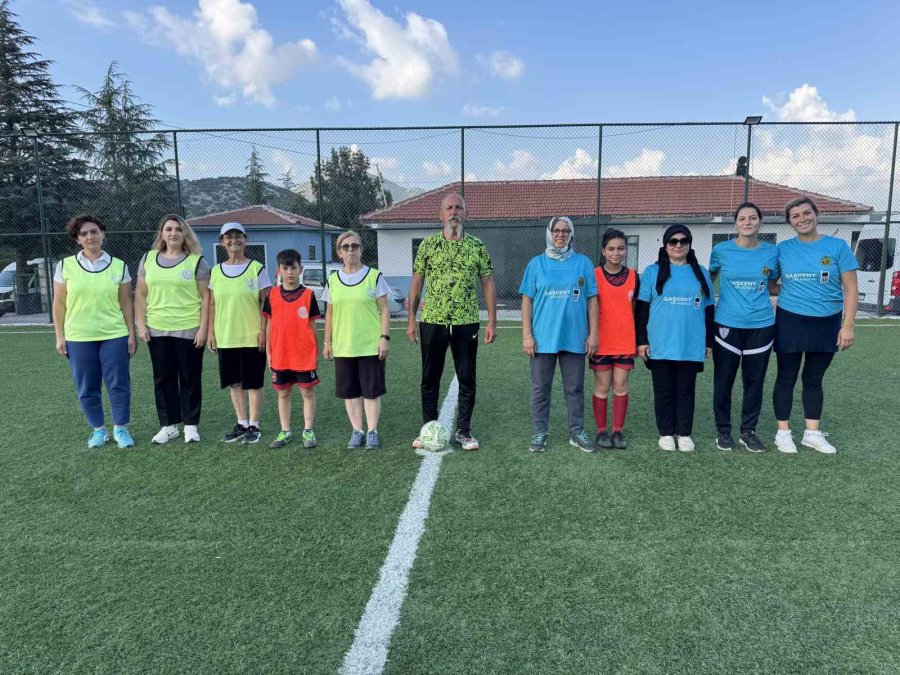 Dünyanın En İyi Turizm Köyü Seçilen Ormana’da Kadınlar Futbolda Buluştu