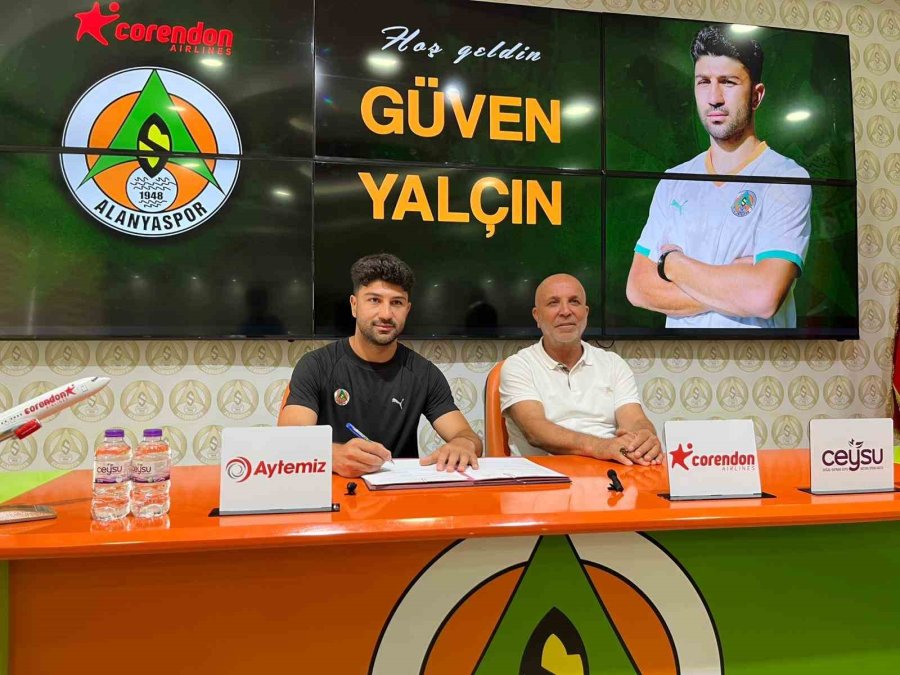 Alanyaspor Kadrosuna Kattığı 4 Oyuncu İçin İmza Töreni Düzenledi
