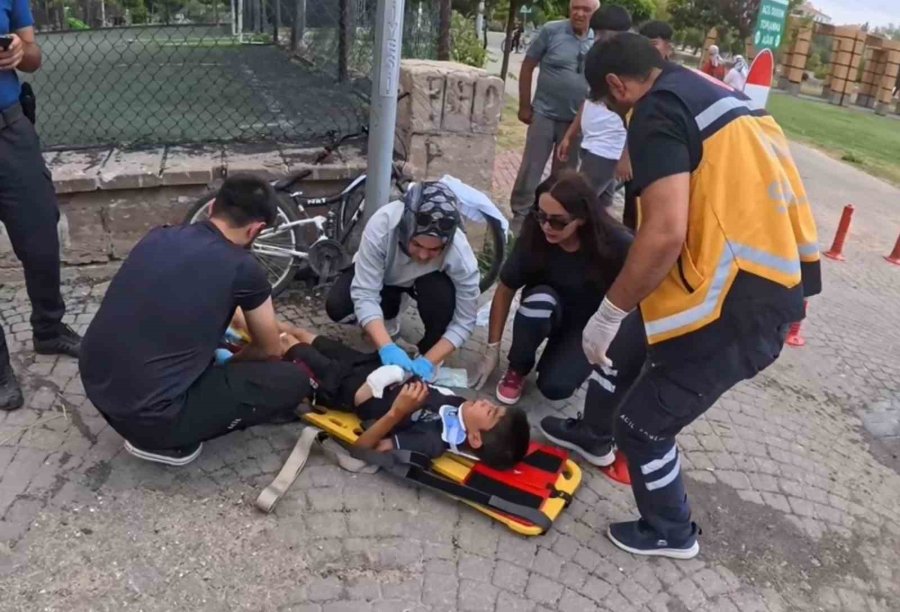 Freni Tutmayan Bisikletle Yokuş Aşağı Savruldular