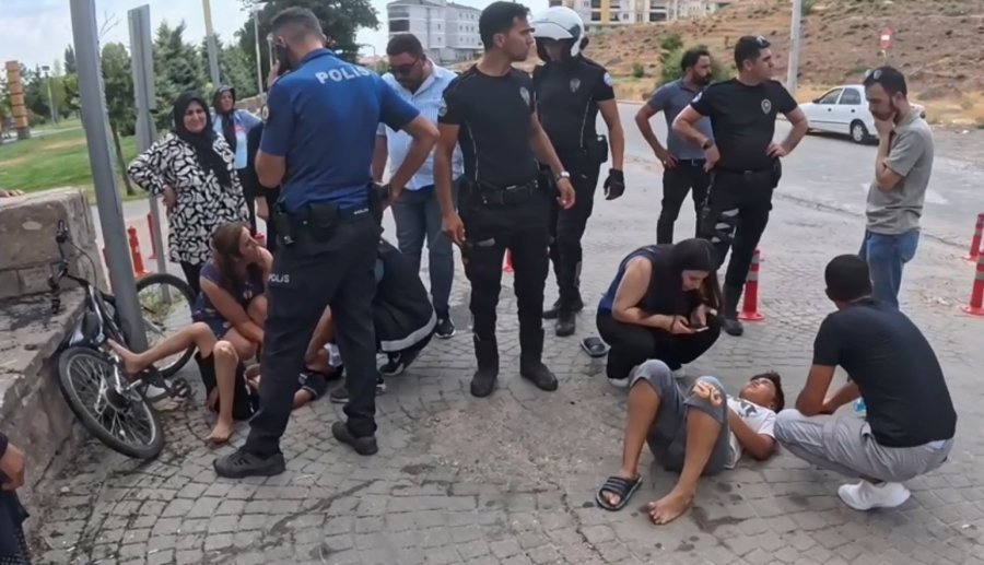 Freni Tutmayan Bisikletle Yokuş Aşağı Savruldular