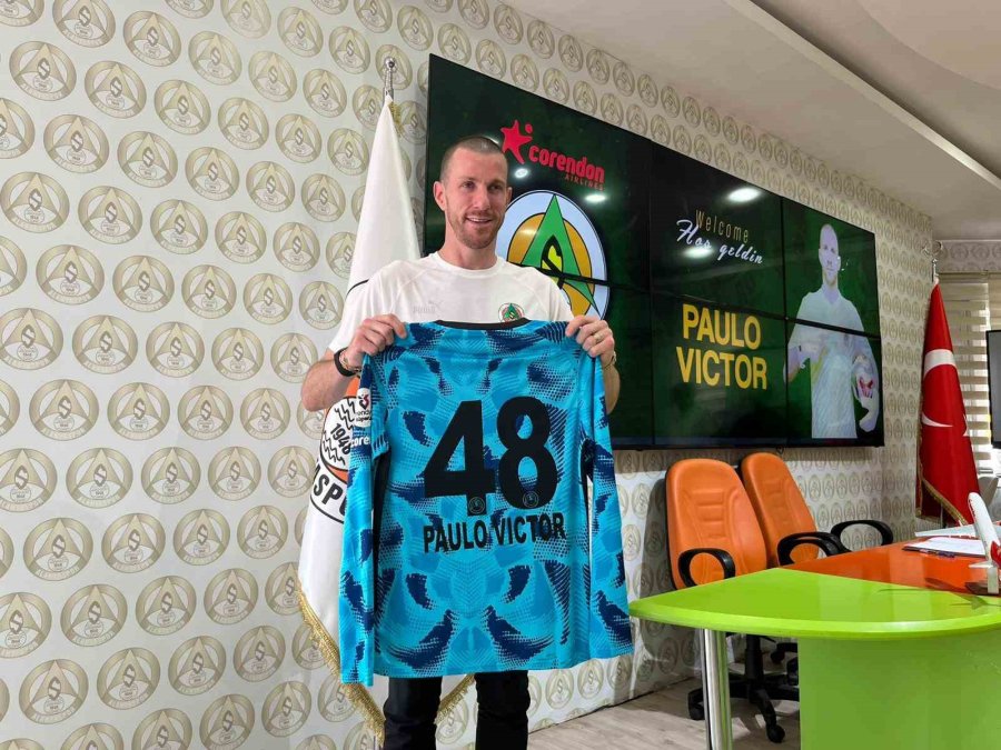 Alanyaspor Kadrosuna Kattığı 4 Oyuncu İçin İmza Töreni Düzenledi