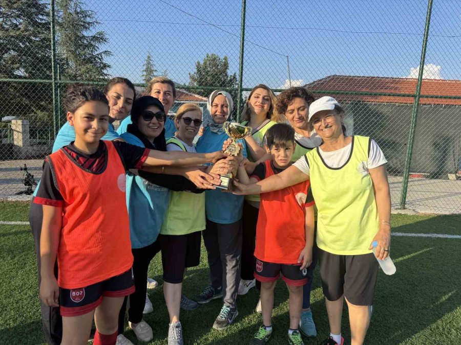 Dünyanın En İyi Turizm Köyü Seçilen Ormana’da Kadınlar Futbolda Buluştu