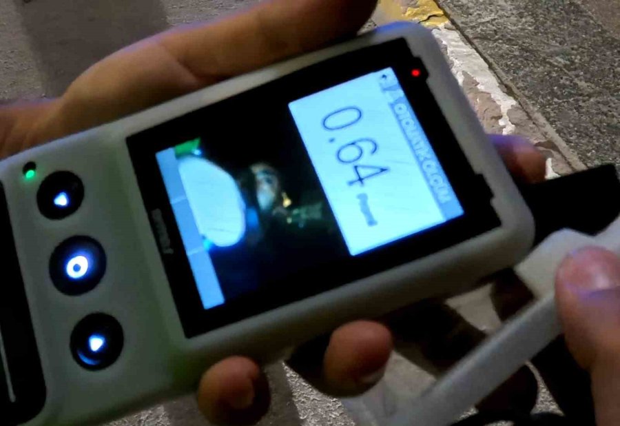 Direksiyon Başında Alkollü Yakalandı, "ehliyetimi Alamazsın" Dedi